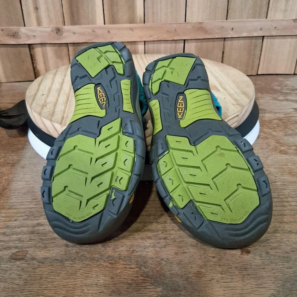 KEEN Newport H2 Sandals Kids Size 4 Blue Stripe Waterproof Hiking Shoes